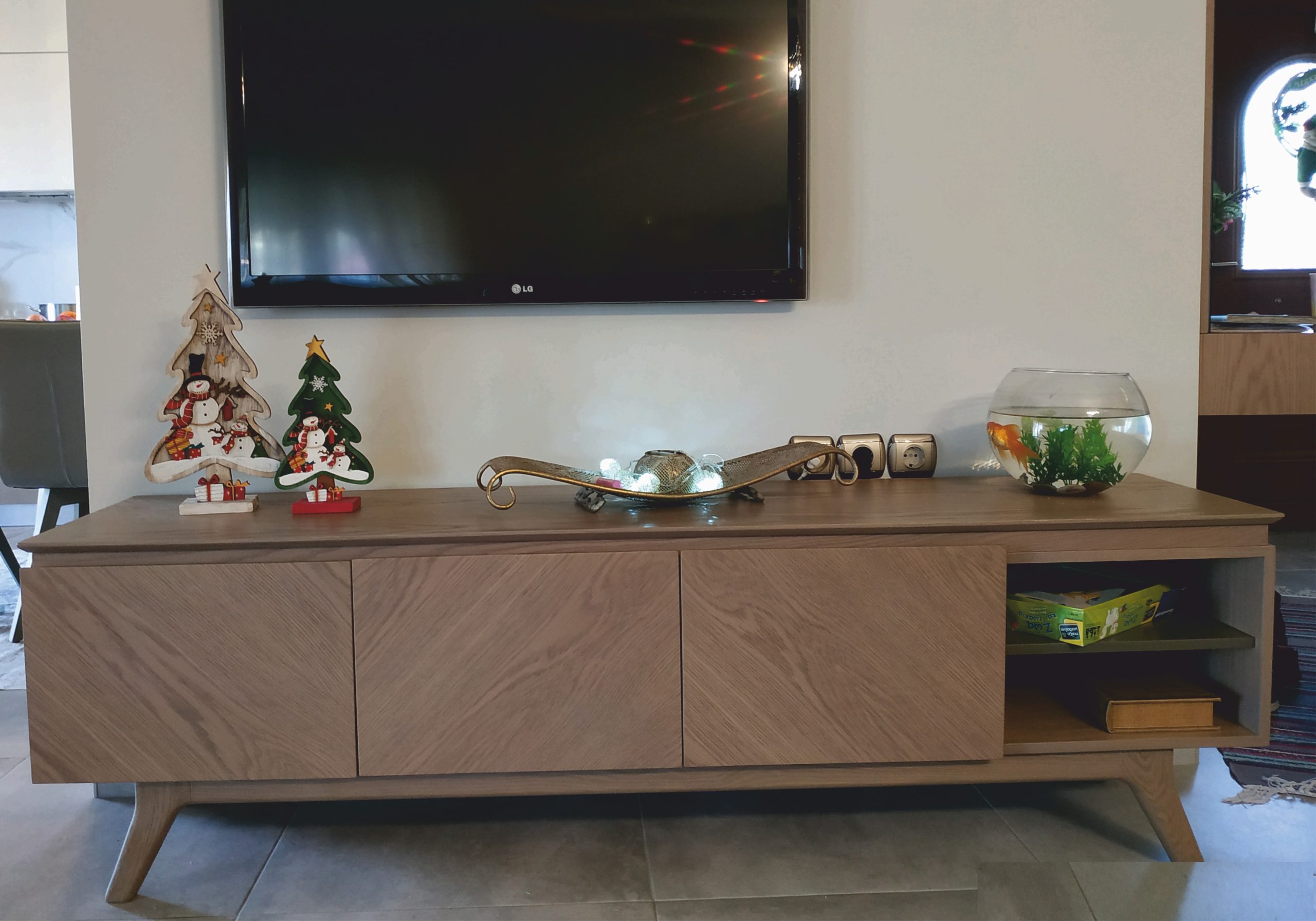 ΕΠΙΠΛΟ ΤΗΛΕΟΡΑΣΗΣ UP