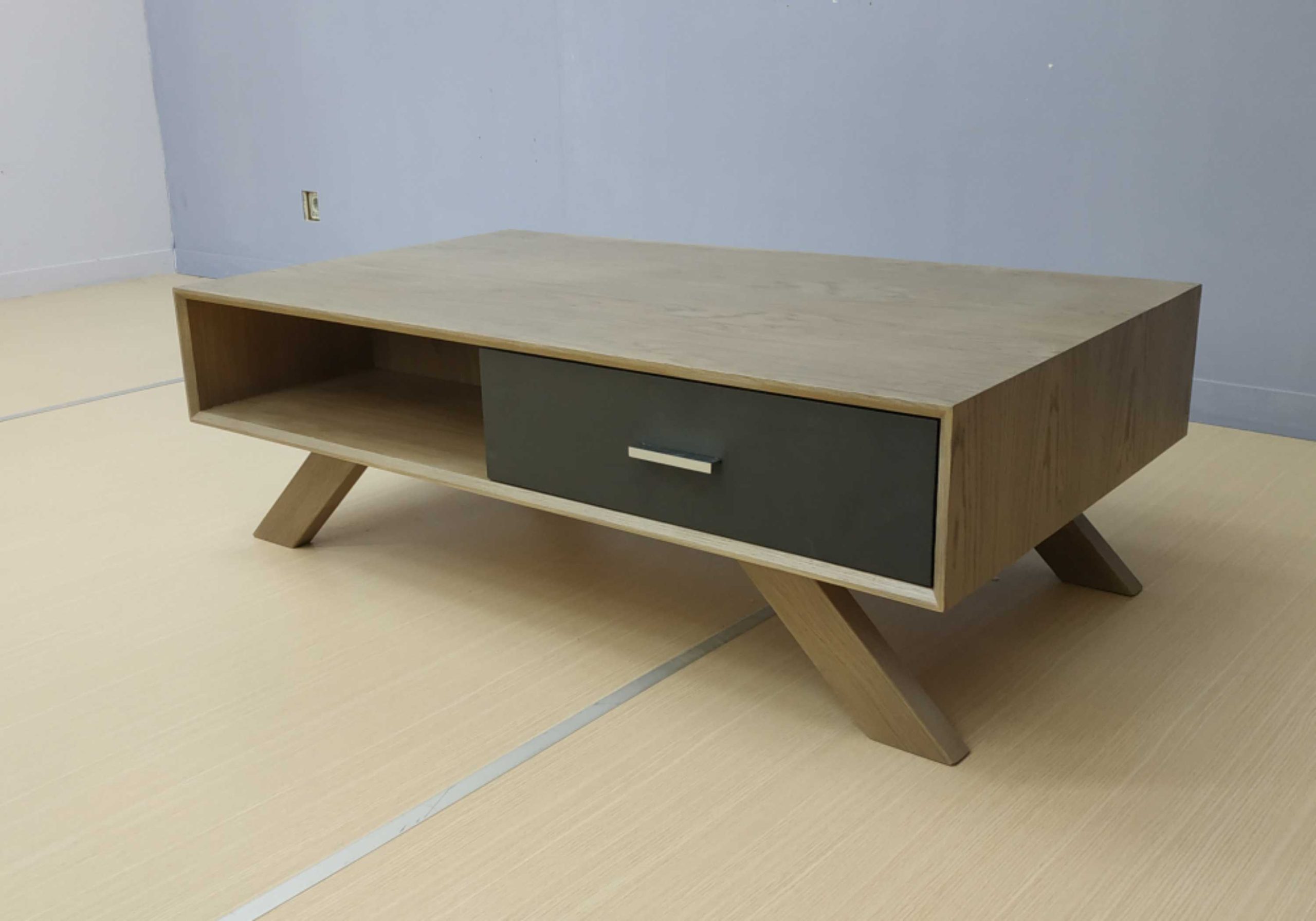 ΤΡΑΠΕΖΑΚΙ ΣΑΛΟΝΙΟΥ CAPRICE